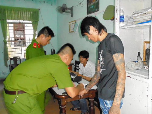 Cặp đôi có tiền án truy sát bạn nhậu