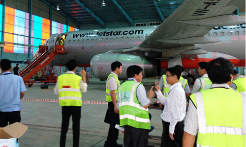 Lần đầu diễn tập thoát hiểm khẩn nguy trên máy bay