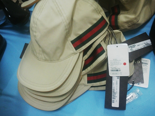 Mua đồ hiệu Gucci Milano như thời bao cấp
