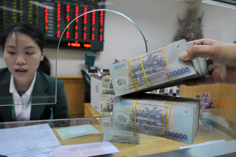 Tín dụng tăng thấp, lãi thuần ngân hàng vẫn cao
