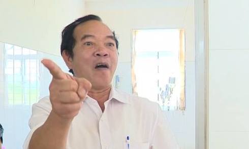 Giám đốc bệnh viện văng tục, ngăn cản phóng viên tác nghiệp