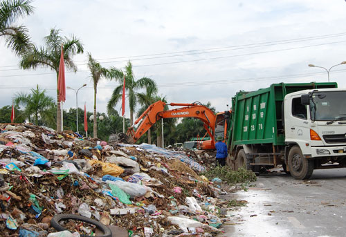 Bí thư Hà Nội: 'Phí dọn rác cả tháng bằng chén nước chè'