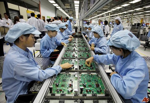 'Không lẽ chúng ta vẫn phải nhập cái cúc để may chiếc áo'