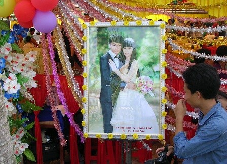 Chủ tịch xã cưới chú rể lớp 11 cho “tiểu thư” lớp 10
