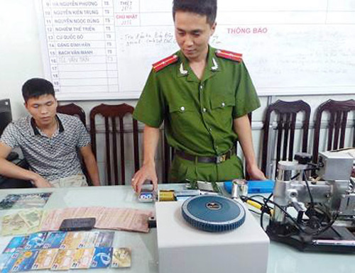 Nghi can dùng thẻ giả tấn công dồn dập các ngân hàng