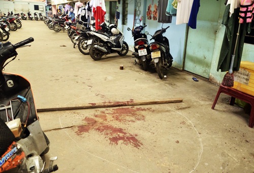 Hai anh em sinh viên bị đâm gục trong dãy trọ