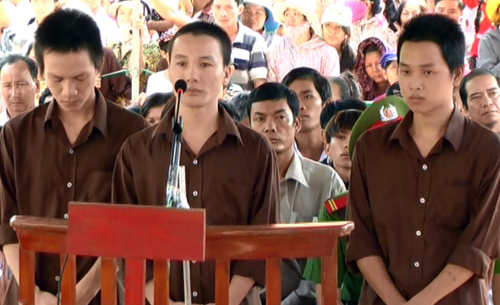 Tử hình thanh niên 'ngứa mắt' với người bỏ tay vào túi quần