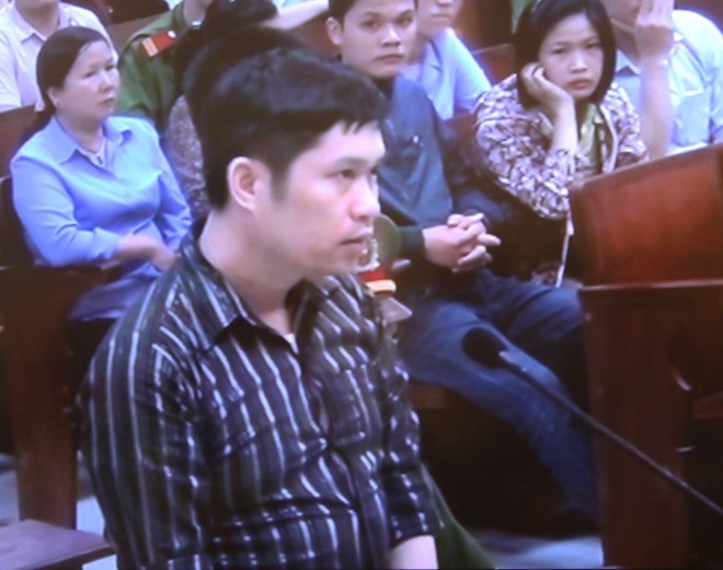 Lời khai mới tiết lộ của bác sĩ Tường về 2 vết rạch trên xác